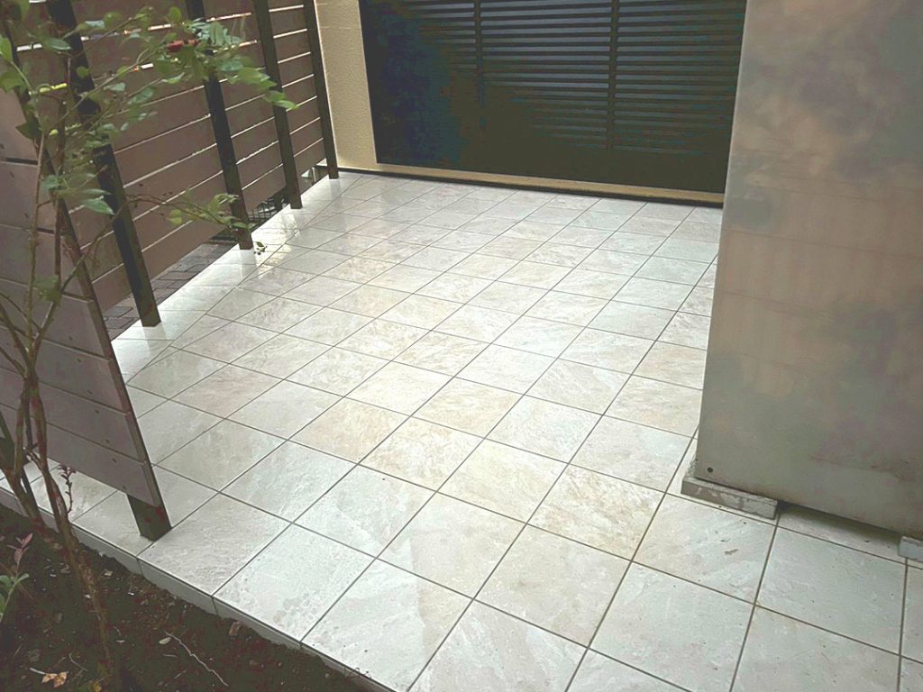 【施工後】タイルデッキ